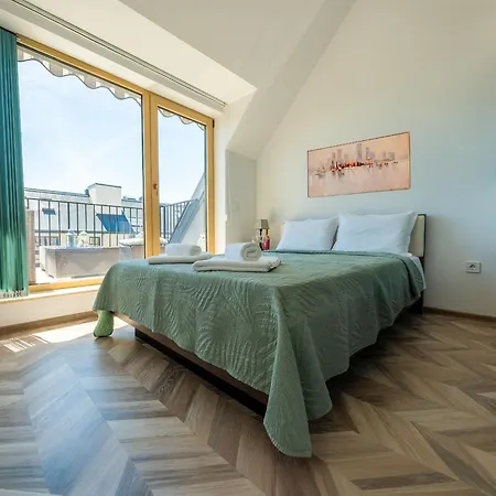 Апартаменти Elegant And Sunny With Free Parking *