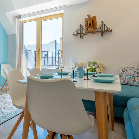 Апартаменти Elegant And Sunny With Free Parking *